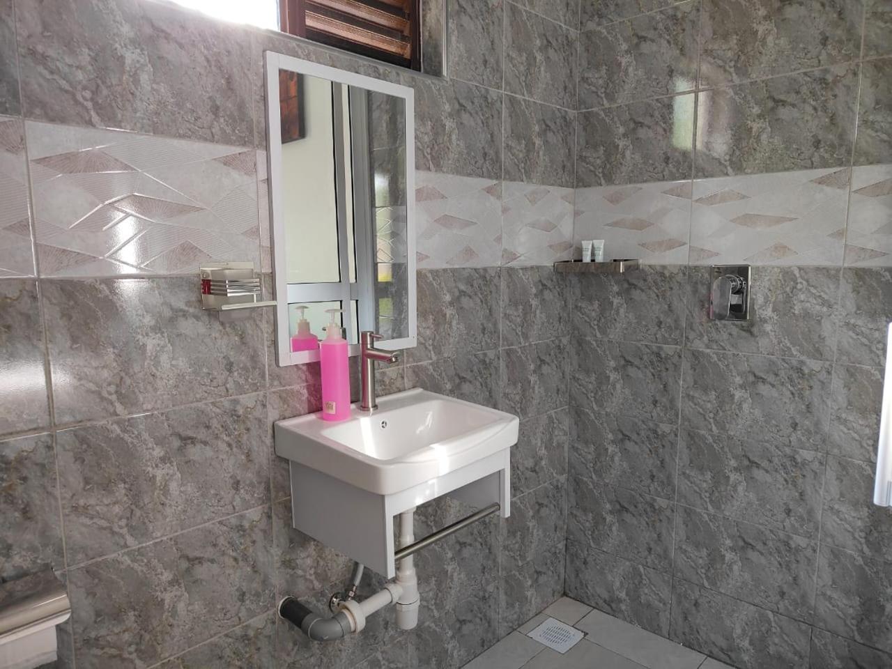 Milimani Drive Livings Apartment Kisumu Bagian luar foto